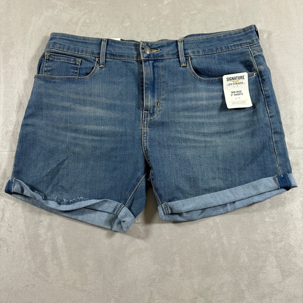 Signature by Levi Strauss & Co. Shorts Womens 14 Blue Mid-Rise 5" Cuffed Denim